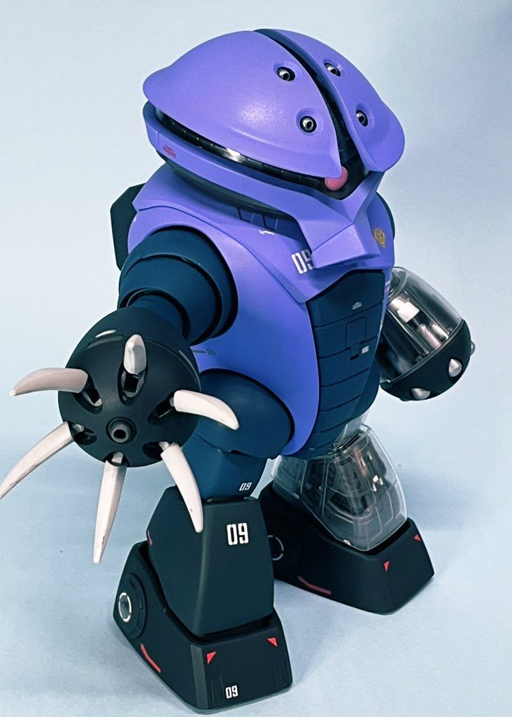 バネの入った爪ギミックとかまさにMGならではのクオリティ。