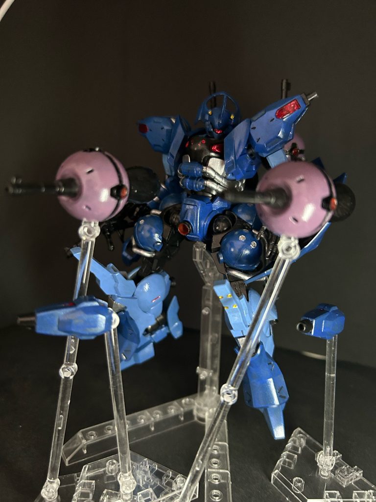 ベースはザクだが戦闘力は非常に高く、ジオンの青い死神と呼ばれた。