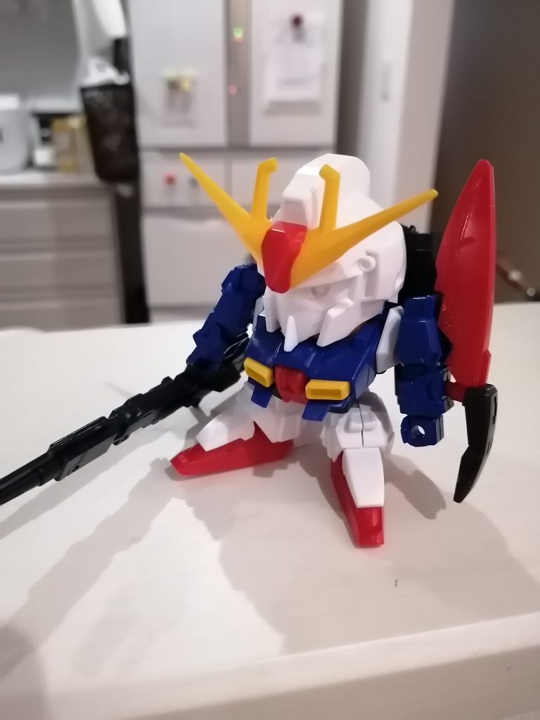 No,198のゼータガンダム。さすが後発だけあってプロポーションは文句の付けようがありません。しかもウェイブライダーにまで変形できるというギミック付き。今でも人気のある品薄キットで、部品取りにしたのが悔やまれます。