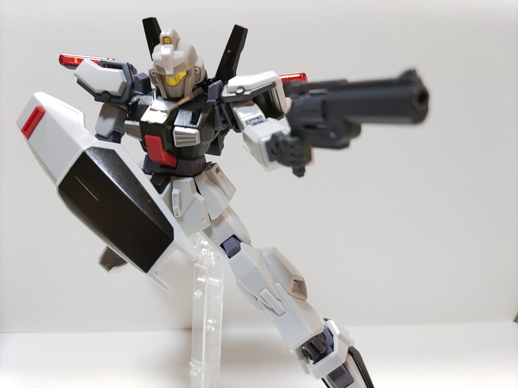 息子氏「カッコいい♪」と気に入っていただけた様子でさっそくウルトラ怪獣ソフビを相手に戦闘開始「ネット弾、スタン弾発射ぁ!」(←ジョブレイバーより学習)