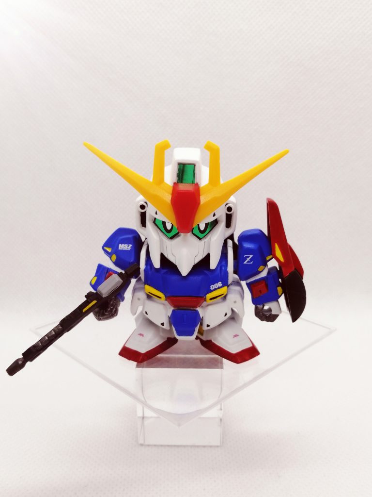 正面像です。胴体と四肢は武者影ゼータ、頭はＺプラス、アンテナはNo,198 Ｚガンダムのものを使用しています。これといって大きな加工はしていないのですが、ゼータマンのボディに、Ｚプラスの頭はポン付けできないので、首の接続軸のみポリキャップに変えています。