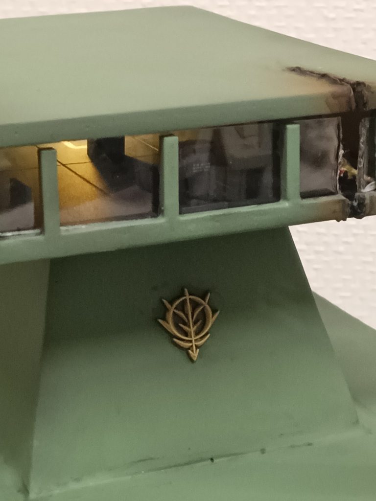 艦橋部アップ。 一応、電飾で光ります。