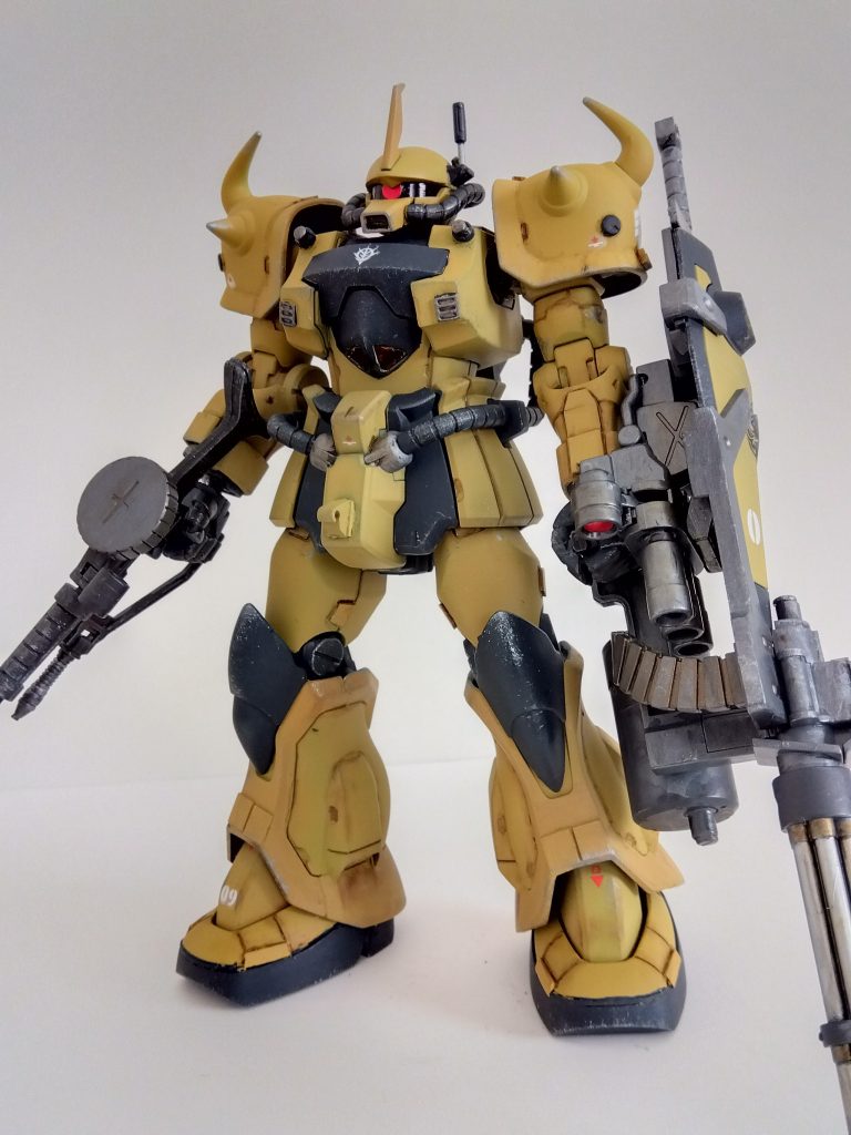 HGUCのグフカスタムを使用しました。右手のザクマシンガンはHGUCガルマ専用ザクの物を流用しています。