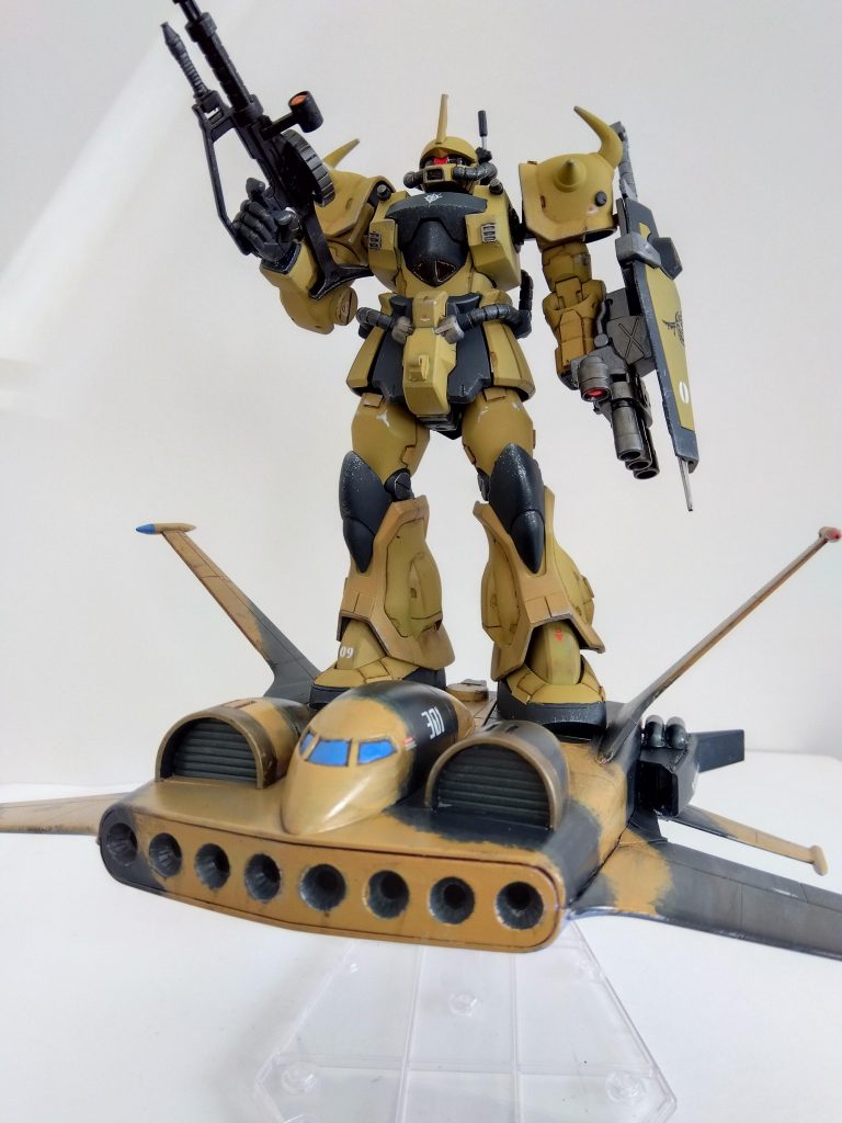 今回の製作目的であるドダイYSと一緒に。グフの足とドダイにはネオジム磁石を内蔵して固定できるようにしました。