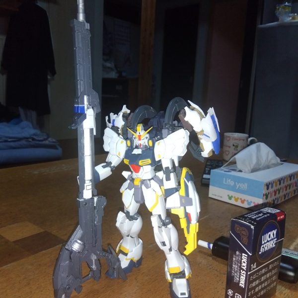 お久しぶりデス(gundam-kao6)やっとサンドロックがイメージ固まり始まりました、あえてのスナイパーで作成デス(gundam-kao2)なんちゃって、大型レドーム装備！（1枚目）