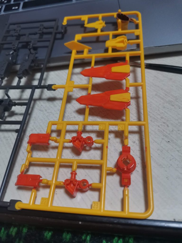 ↑今回はランナーの状態で筆塗りを行い、カット後さらに塗ってあります。