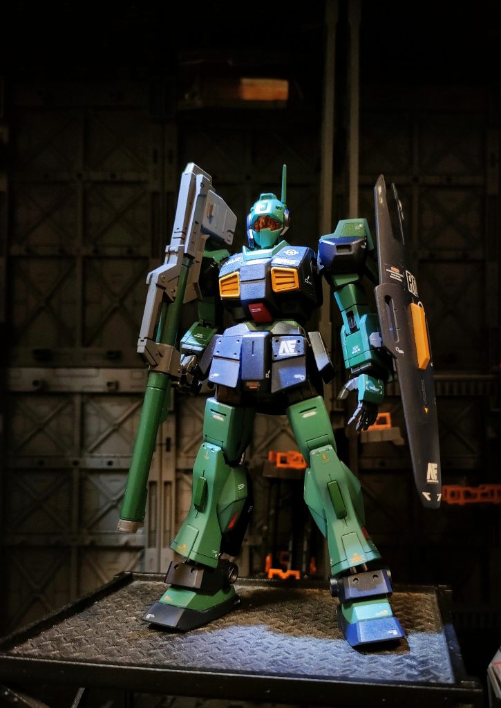 素立ちです。バズーカはRGのマークIIから拝借しました。カラーリングもネモに寄せてます。この状態ではシールドは下腕固定です。
