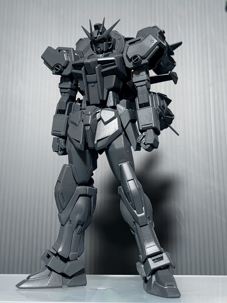 サフ&下地色。ここからスミ入れしないで済むよう凹部を避けてグラデ塗装。最終的にグラデと分からないくらいまで面を塗り込む。