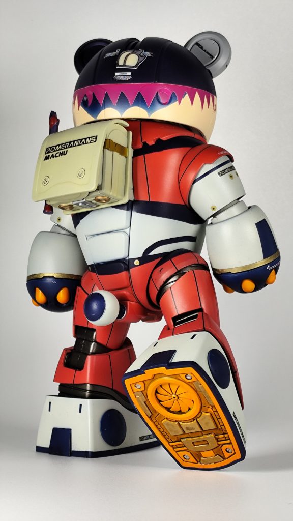 後頭部の髪色、足裏が実はオレンジ、など、細かい設定も再現！