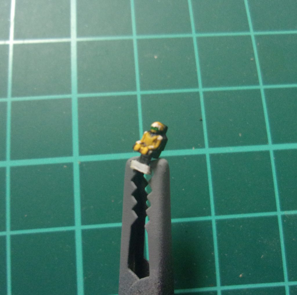 EXモデル マゼラアタックのパイロットを連邦カラーに塗って使いました。