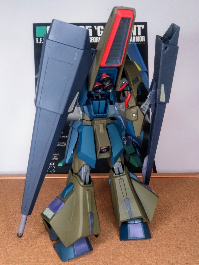 『機動戦士Ζガンダム劇内』だと、高速機動による戦闘シーンが印象的ですねぇ🤩💕でも、武装はシールド設置型のビームライフル?とサイドアーマーに収納されたビームサーベル 🤔チョッと寂しいですね 😟