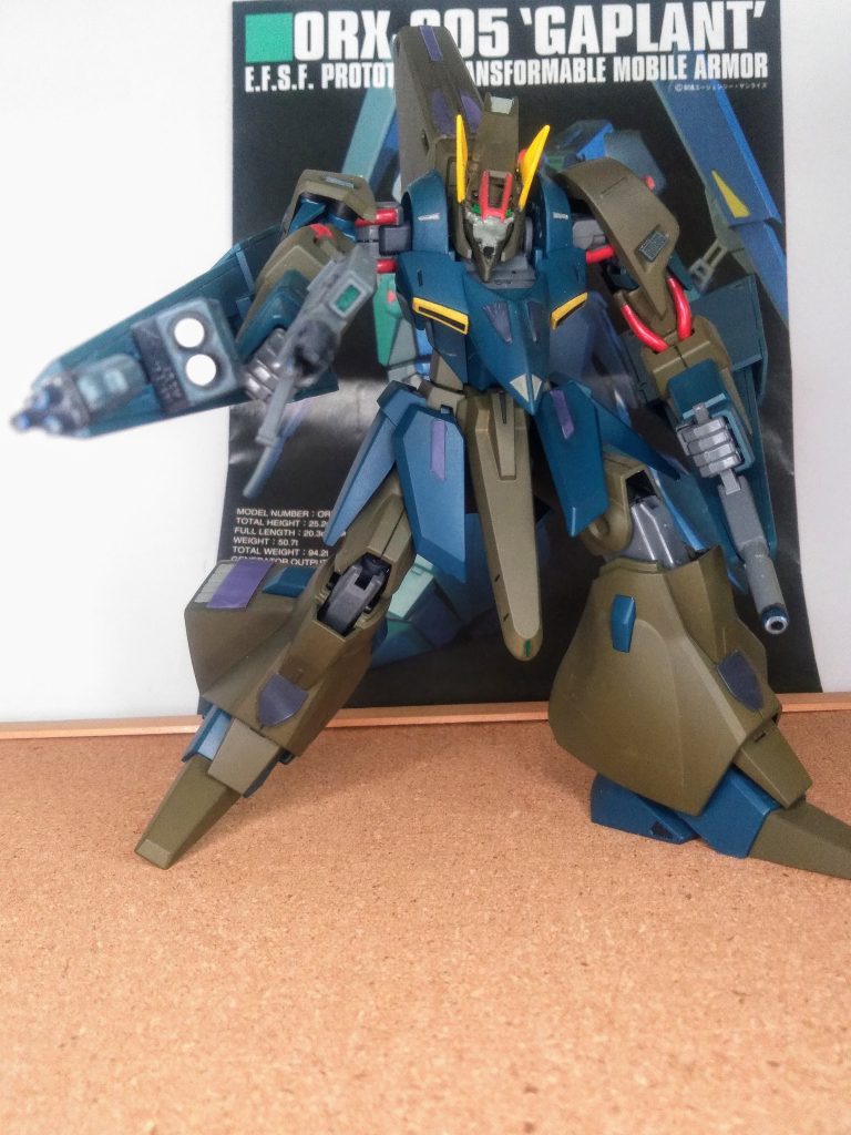 右側シールドの武装は「三連装ガトリング砲」及び「ミサイルポッド」へ 🙄『ジムⅡ等』が使用するビームライフルも持たせております 😚