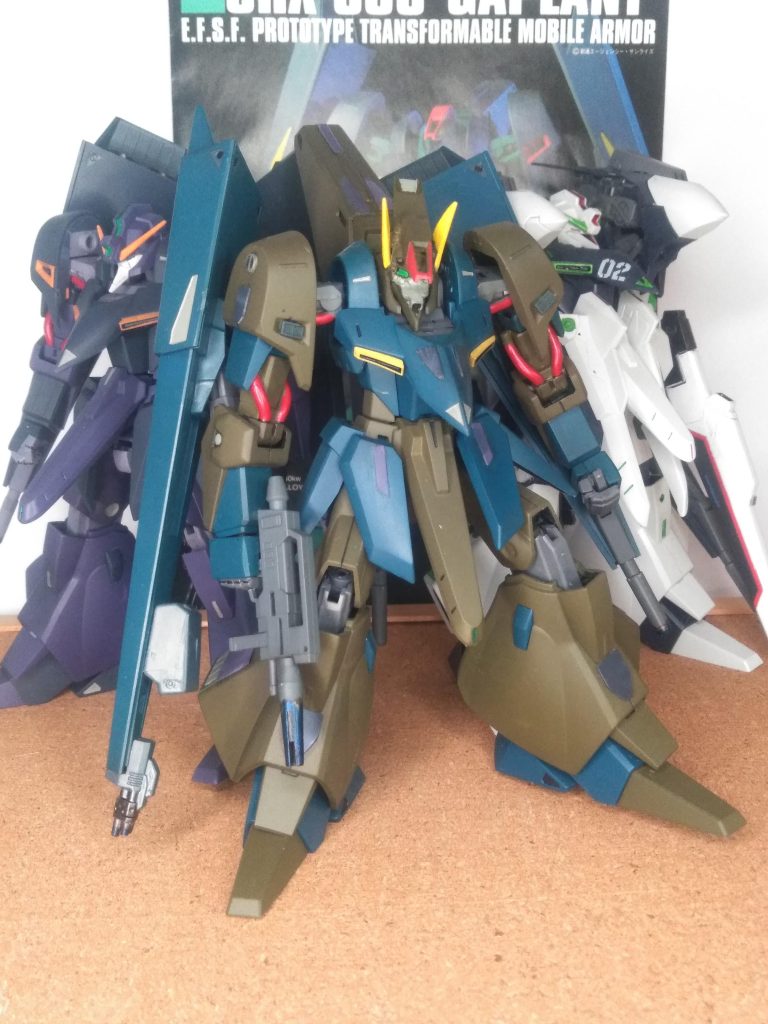 ポージングが思い付かないのでお茶を濁す為に🍵😌✨所持中の『ギャプラン系』も晒しておきます😊 ジマンダナあぁ💦『ギャプラン』はホントにカッコいい👏👏👏そうそう😃💡旧キットも 3 体程組みました 😤🎵