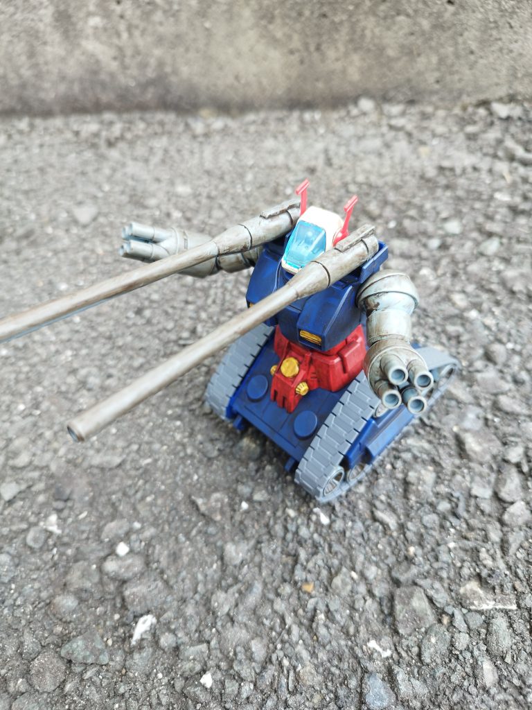 今回も超簡単フィニッシュですが、つや消しコートせずにウェザリングしてしまいました(gundam-kao9)