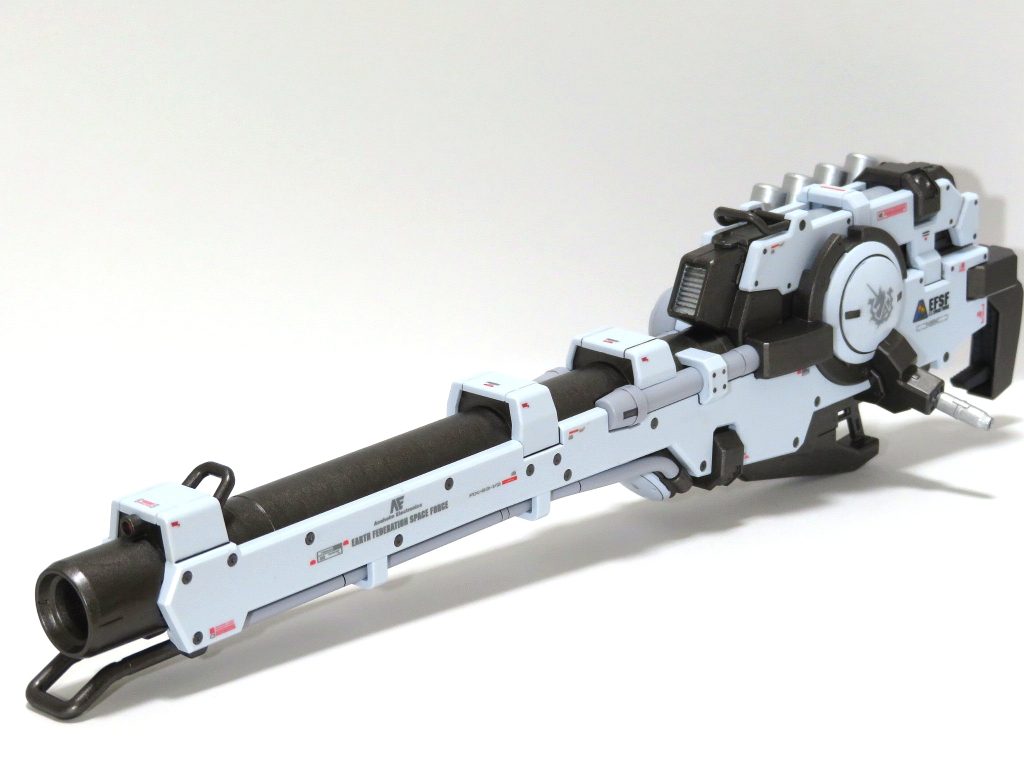 元々グレーのパーツは水性ホビーカラーの焼鉄色を使用、所々にタミヤカラーのクロームシルバーも使用し、半光沢仕上げです。