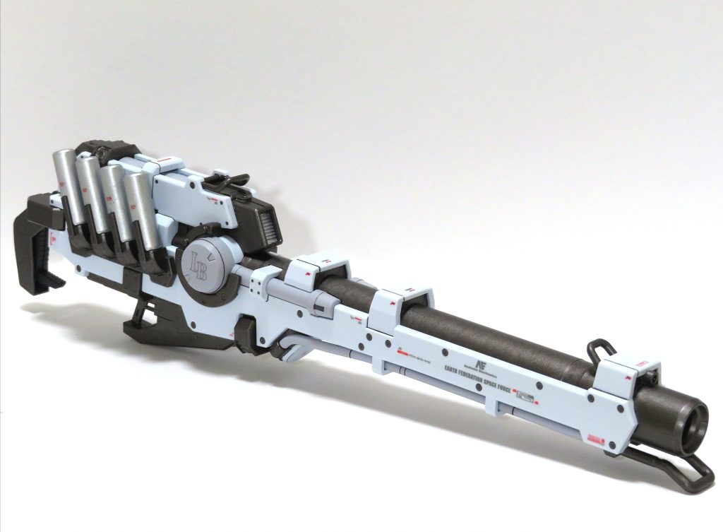 デカールは、付属のリアリスティックデカールは使わず、余った水転写式デカールを使用しました。ユニコーンのエンブレムのマークだけは、以前製作したRG Hi-νガンダムに付属していたリアリスティックデカールを使用しました。