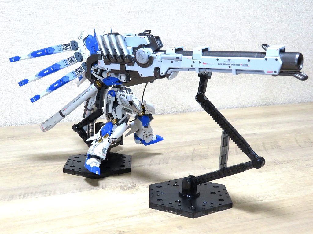 RG Hi-νガンダム+ハイパー・メガ・バズーカ・ランチャー–9枚目/制作者：らり～