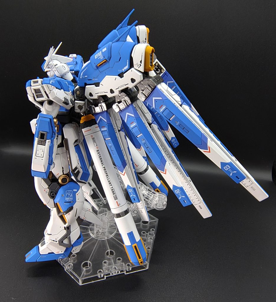 テールヘビーなので、支えは必須です。