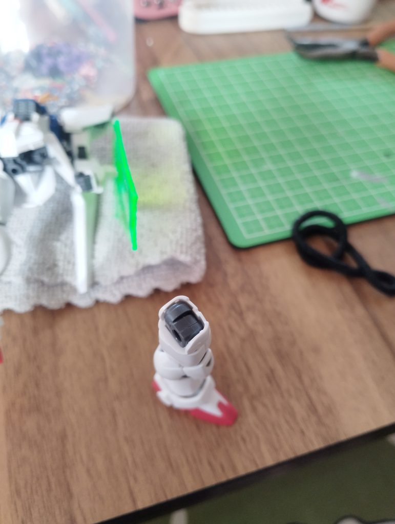 作品名：ポリキャップが割れた……皆様もお気をつけて…<p>F91のポリキャップが！！！！緩いな〜と思って確認してみたら見事に割れてました…余ったポリキャップなどを集めていたので同じ形状のものを交換して何とか修復しました…</p>