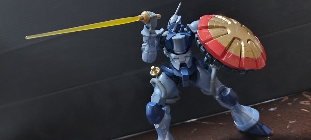 やはりこういうポーズ似合いますね……！