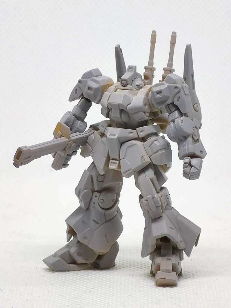 改造後、グレーサフ。缶スプレーで吹いてるんですが、なんか塗りムラになっちゃうんですよね。