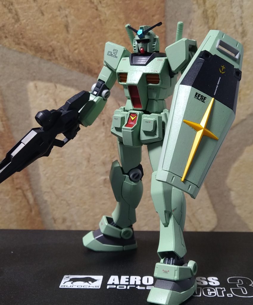 改めて、ジェガンダムですグラスグリーンはジェガン色らしいので、ガンダムに筆塗り塗装ですエマルジョン三回塗りはしたのですが、シタデルと比べて乾きが遅いので初心者の私にはちょうど良かったです