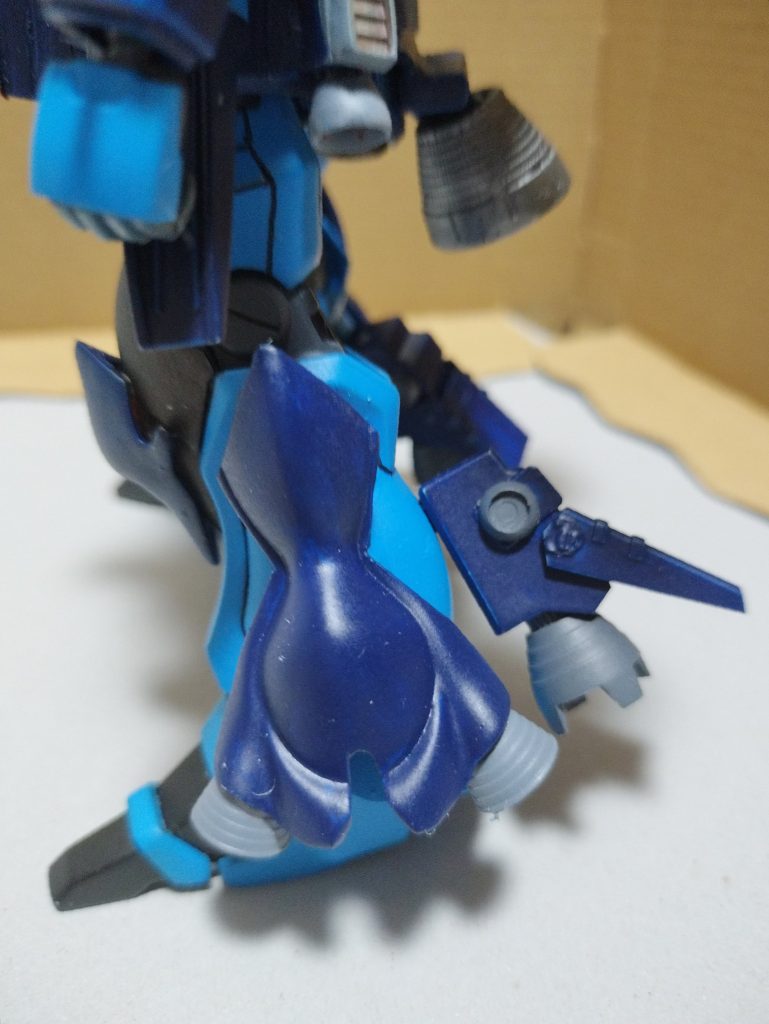 足回りはこんな感じで、いずれ丸裸と呼ばれる若干20歳のやたらガタイのいいパイロットが搭乗[イメージ]