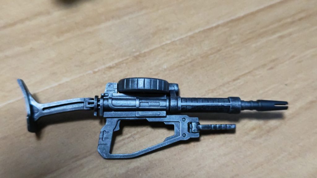 兄とかだとなぜか左に排莢するザクザマシンガン(機関銃ぢゃない120ミリ砲)