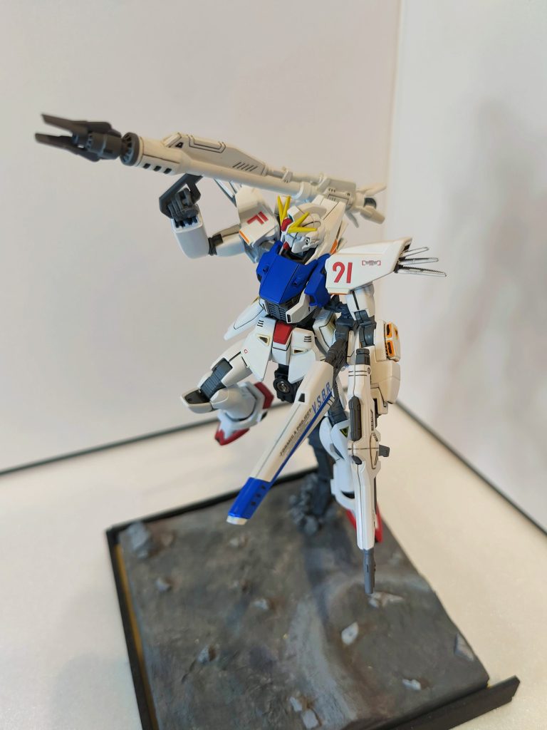 ガンダムシリーズの中でかなり好きな機体になりますかなりコンパクトで非常に良きです