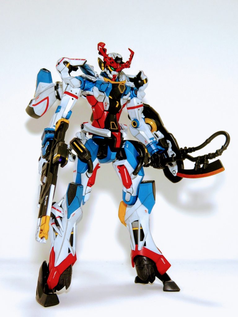 今回は、色々と手を加えるよりも、とにかく丁寧に作ることを心掛けて作業しました。全体的に色分けが素晴らしいのですが、それでもけっこう色が足りないところが多かったですね。特にシールド裏の塗り分けが大変でした(-_-;)