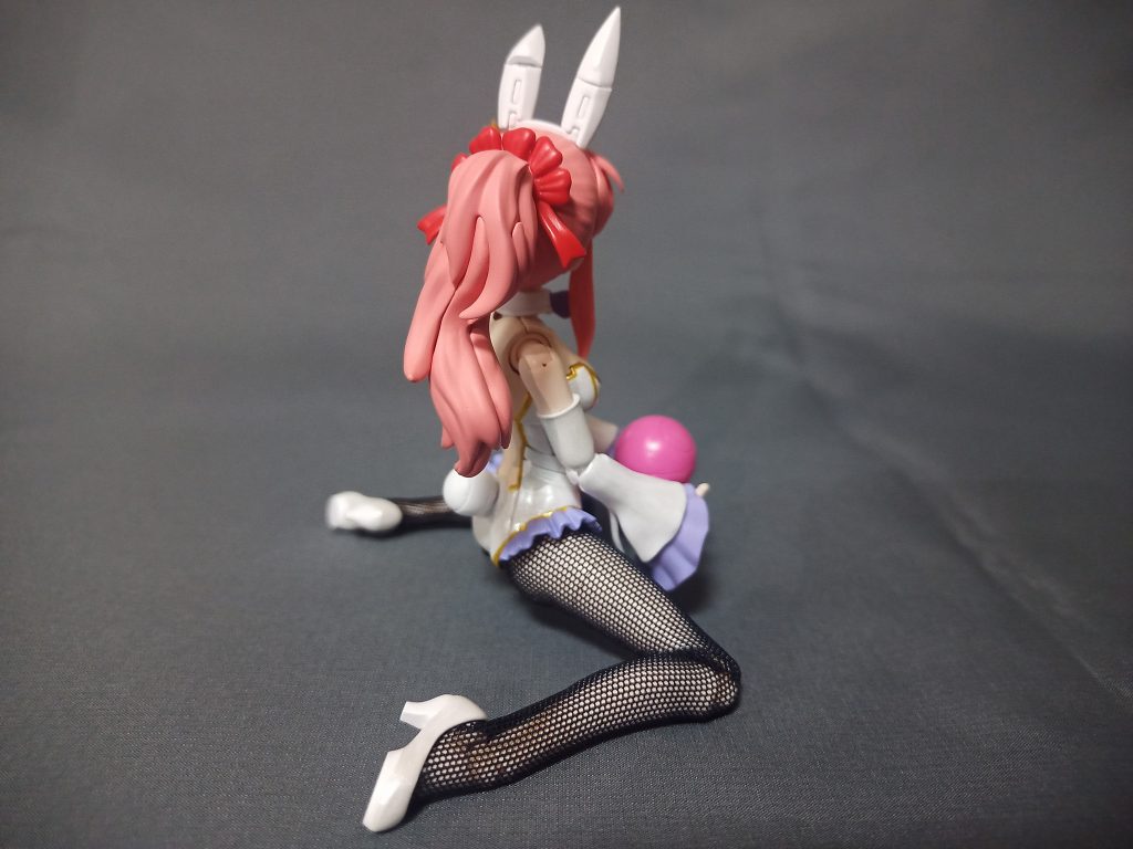 フィギュアライズスタンダードのラクスからは前髪・腕・靴、ボディ～脚は30MS水着とソウレイにオプションレッグのカラーB、ウサ耳は30MSララネル、シッポは30MSシアナの頭飾り、襟はビヨンドザブルースカイ、と、なるべくB社製品にこだわりそれぞれ必要最小限に弄ったものになりますが、リボンパーツはイメージに合うものがちょっと見つけられなかったので他社製のリボンパーツを加工して付けました