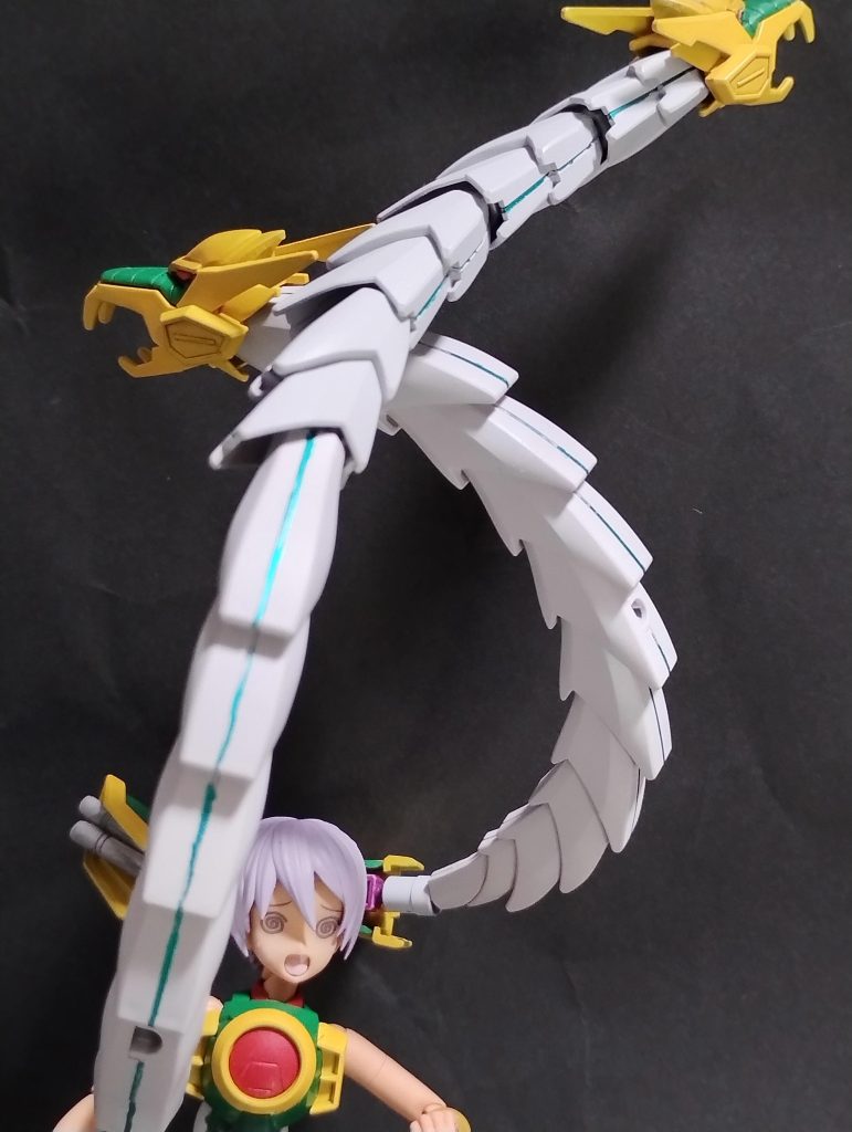 ドラゴンクローは本体の身長より長く伸ばせます。……飾るときの重量コントロールが大変です。