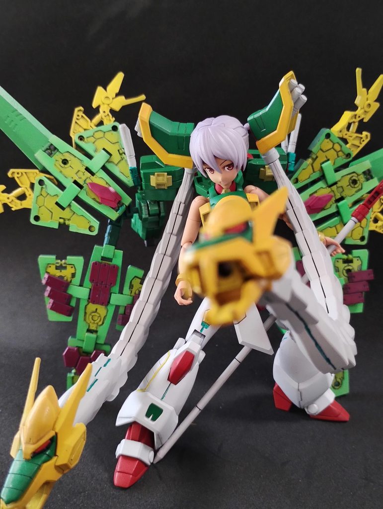 真流星胡蝶剣含めた宝貝ユニットも拘りましたが、なんといっても一番はドラゴンクローですね。縦にも横にも縦にも奥行きが出せる武装というのはなかなか組んだ経験もなく、あーでもないこーでもないと悩みました…最終的には「シンプルな構成が一番」に行きつきこうなりましたが、そこに至るまでの試行錯誤はなかなか大変なものがありました…!あまり重いと首がクタってしまう上、髪や背面との干渉を最小限にするための構成も悩みました…!