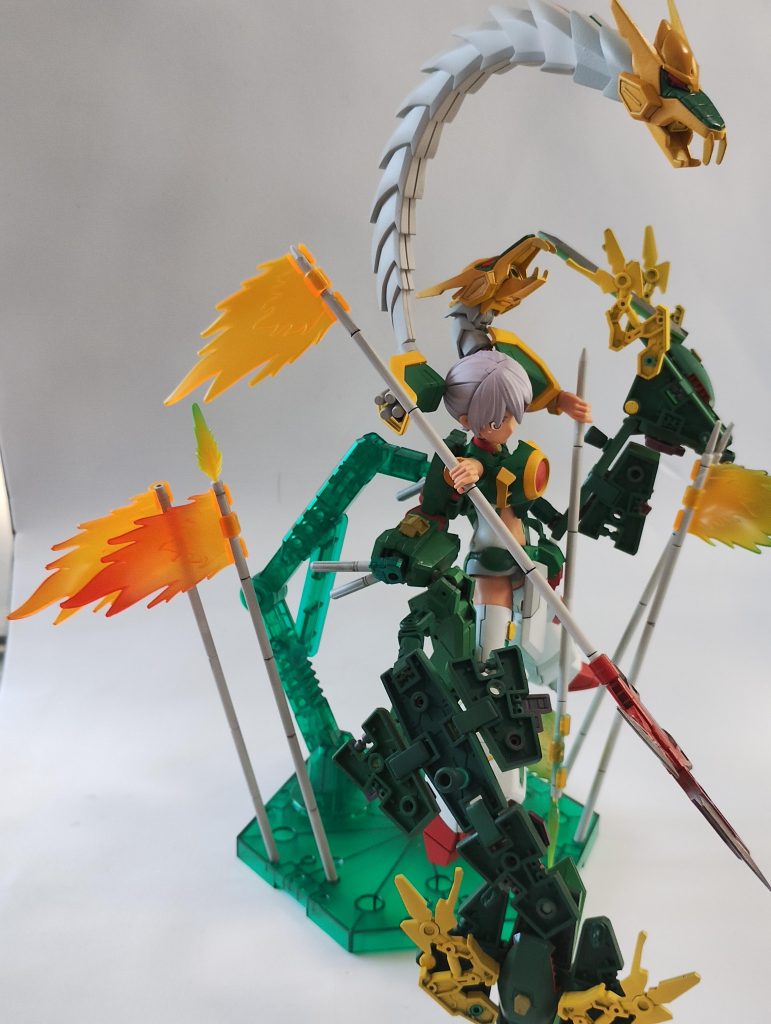 レイアウトはこんな感じ。フェイロンフラッグのビームエフェクトには各種クリアカラーを吹いて個性を出しました。「黄色っぽいフラッグは電気の力」「赤いフラッグは火の力」みたいな想像ができそうな…!! 以上、ご覧いただきありがとうございました! 近日中に「HGFCガンダムローズ×30MS」を公開させていただきます!