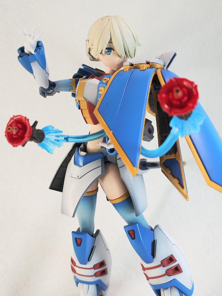 なのでローゼスビットも当然のように射出できるのですが… (撮影中にマントの一部を汚してしまいました)(ただでさえヒケを見つけてしまったというのに…!)