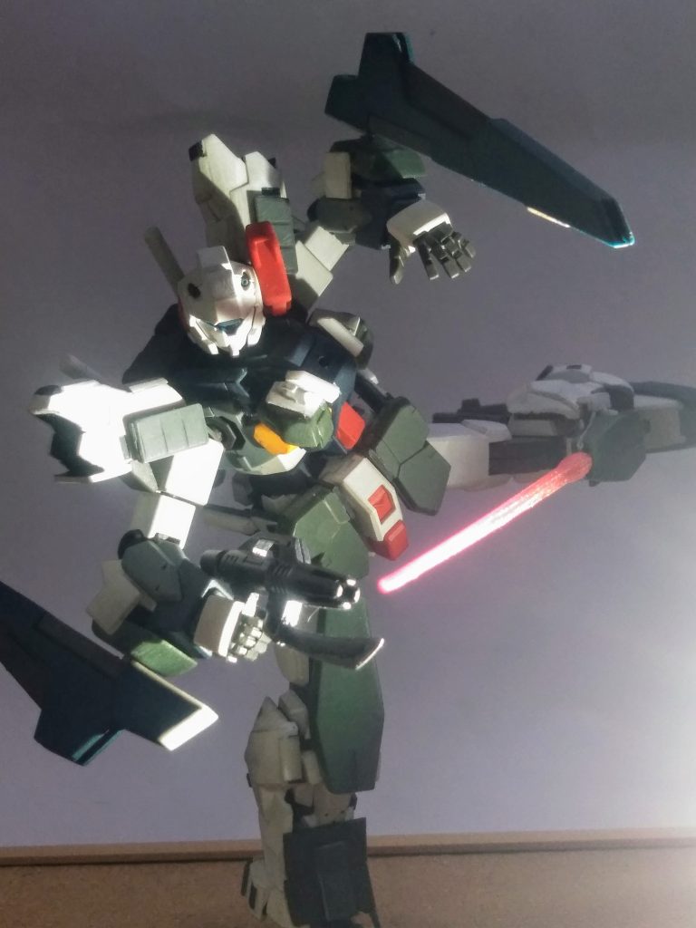 『RX-81 ジーライン』🤔ドンナキタイ?『ガンダム タイプ』の完全量産化を目的として開発された汎用試作MS『RX-81 ジーライン 』『FSWS計画』による増加ウェポンシステムを採用する事で様々な戦局に対応でき、コストダウンのために性能が低下している『ジム系』とは違って総合的なポテンシャルは『ガンダム タイプ』と同等か、それ以上のものを持っている。増加ウェポンシステムには数種のバリエーションが存在。近年開発された中には【近接駆逐型】である『シュナイダー アーマー』未完成だが最強と云われる【特電撃戦駆逐型】『イクス アーマー』そして【重装駆逐型】である『パンツァー アーマー』が確認されている。 ※Shotは【近接駆逐型】『ジーライン シュナイダー アーマー』