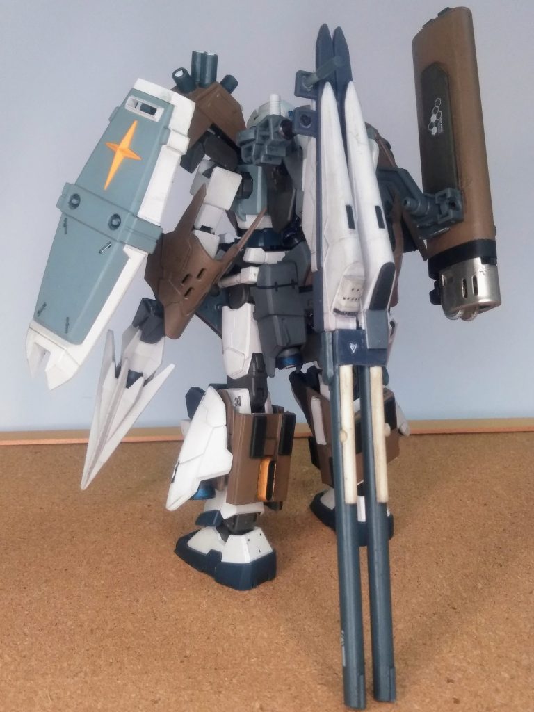 折角のオモシロ機構を利用して😚以前は【近接駆逐型】である『シュナイダー アーマーhttps://gumpla.jp/hg/2179218』をコサエテみました 😤💨💨しかし!【近接駆逐型】があれば【重装駆逐型】もヤッテみたく成るのが人情とイウもの 🤣🤣🤣そんな訳で     蛇足作業🐍👣を                        実行です👍