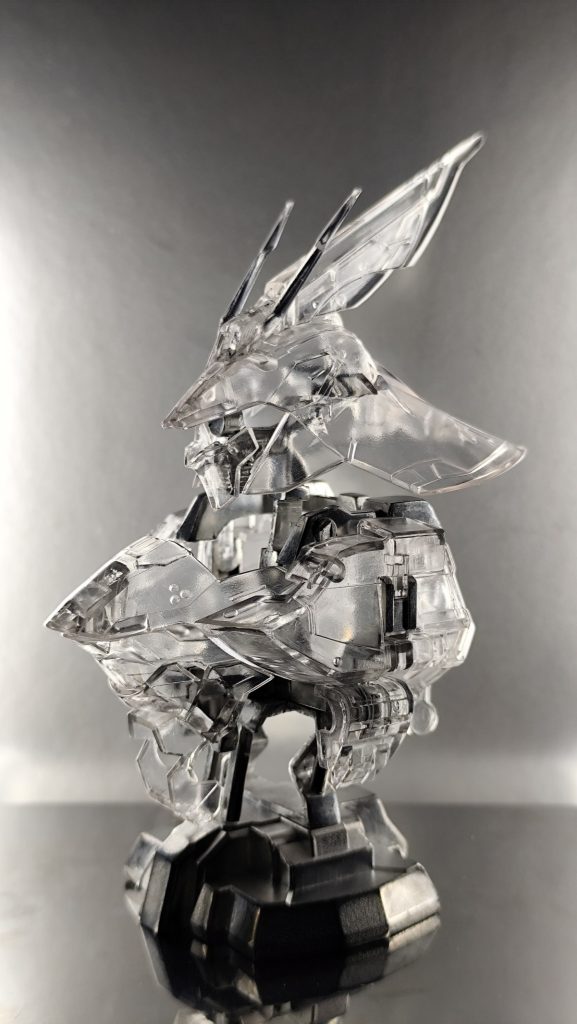 フレーム部を肉抜きし、出来るだけ存在感を消してみました