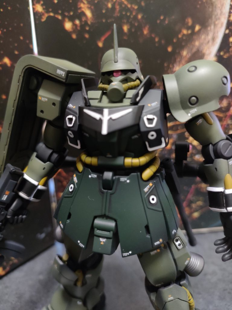 袖やら胸の塗り分け面倒くさい・・・。