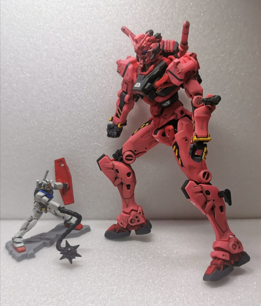 赤いガンダムと並べて大きさ比較。