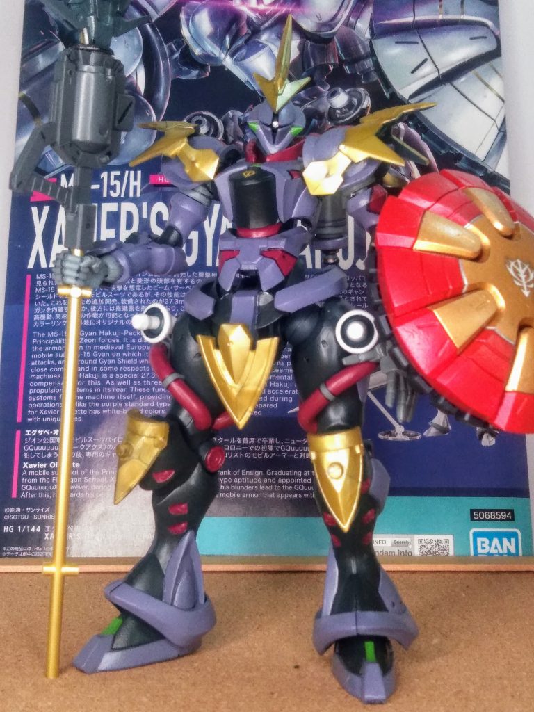 装着完了 😚 何時もの脳内パイロット解説をしていなので、どうしてコンナ見た目かは判らないですよね 😅劇内だと『エグザベくん』は『キシリア親衛隊隊員』😁親衛隊の乗機は『GYAN』🙄そして『シンエ 少佐』は『エグザベくん』の上官(と、イウ脳内設定)😃上位指揮官機としての「「「見栄装備」」」って、コトにして下さい 😊