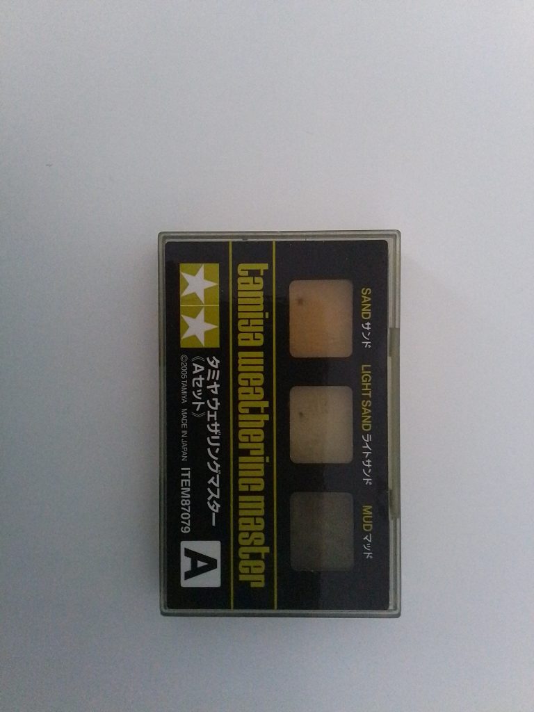 汚しはタミヤウェザリングマスター　Aとスミ入れ塗料（ ブラウン）