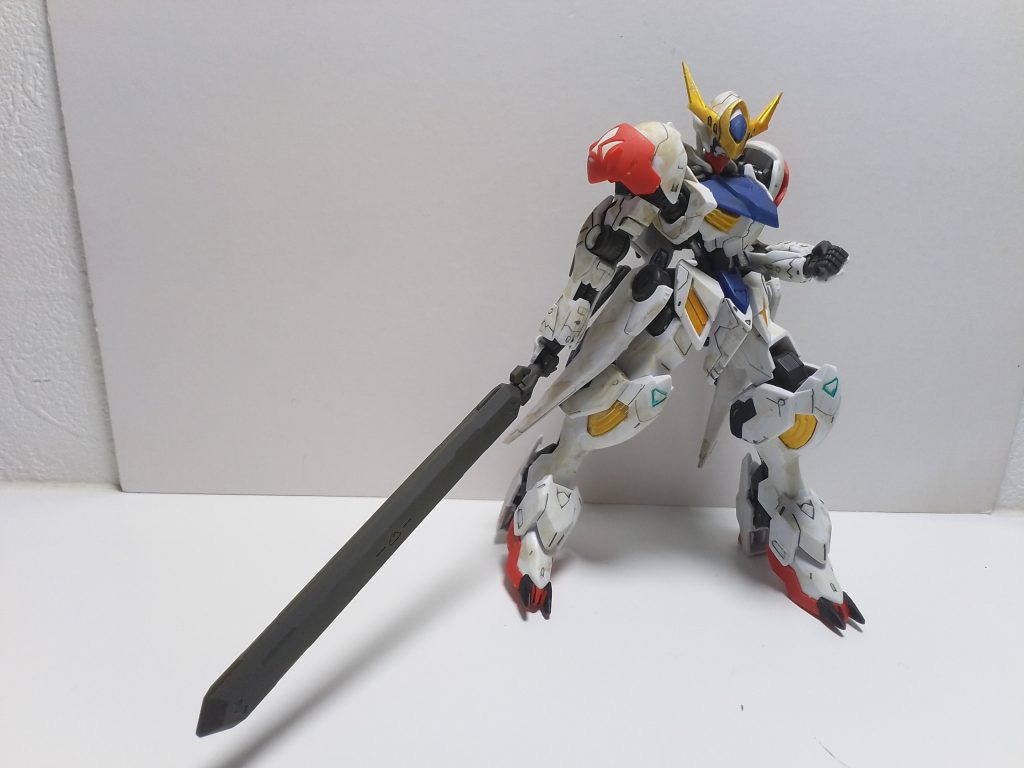 サイドアーマーで、ポーズがつけにくいかも