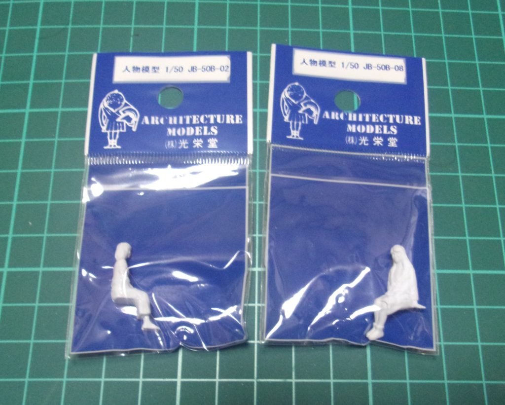 パイロットは建築模型用の1/50人物模型を改造したものです。