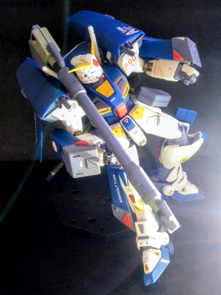 メインウェポンは『メガ ビーム バズーカ』🤩💕両サイドスカートに予備 E (エネルギー)パックを装備します 😏巡航飛行速度や距離だけならば後の『ガンダム F 91』すら超えるらしい 😆⤴️💓