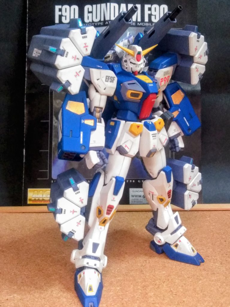 此方も装着完了 👍 ミッションパック名は『B タイプ』【ボンバー＝Bombard】て！訳ですね 🙄機能は拠点攻撃 🧐敵拠点への集中的な爆撃・砲撃を行う仕様であり、機体の各所に多彩な火器を備えるソウです 😆