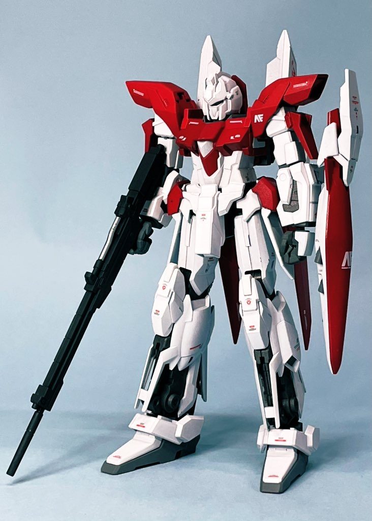 HG デルタプラスをテスト機カラーを参考に全塗装。メイン色はレッドにしました。 