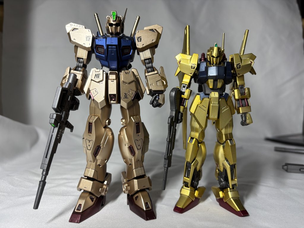 本家百式との比較、肩など造形が似てる所があるので割と百式感は出たと思ってます。