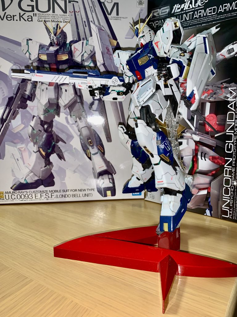 台座をクリアレッドでキャンディ塗装しました。