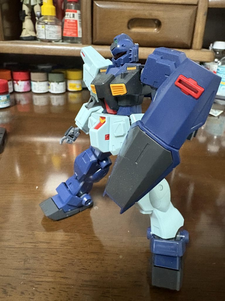 元々ジャンク品で作ったこのジムクゥエルは半年前から作ってありましたが、なかなか構想が浮かび上がらず放置してました笑